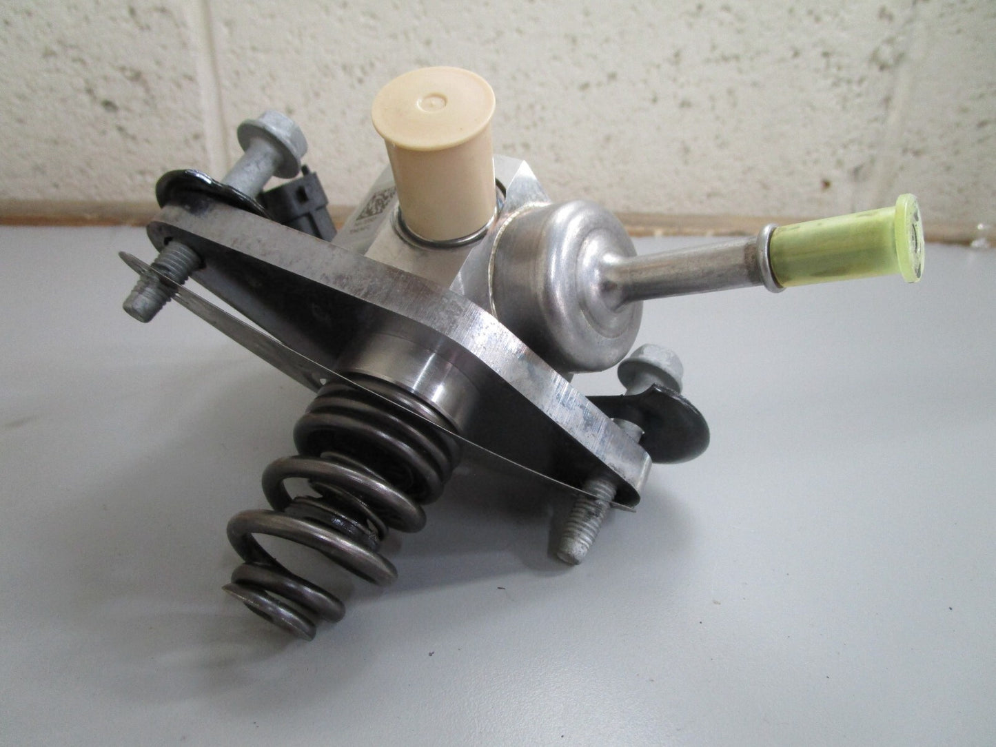 *NEW OEM* 0820 Volvo Penta Fuel Pump 22844945