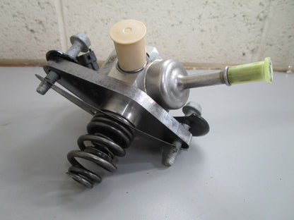 *NEW OEM* 0820 Volvo Penta Fuel Pump 22844945