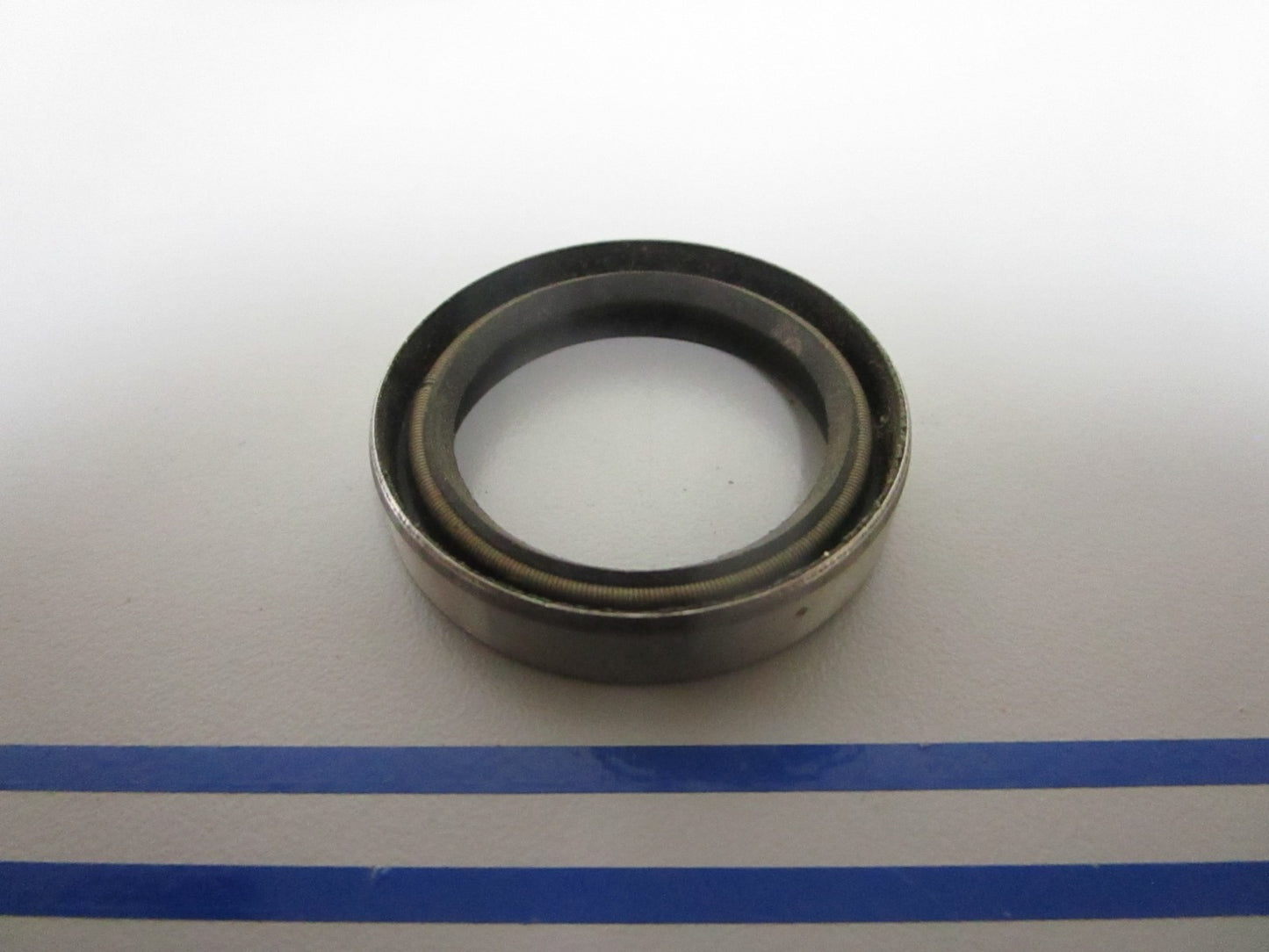 NEW OEM 308500 0308500 OMC Johnson Evinrude Seal 0720
