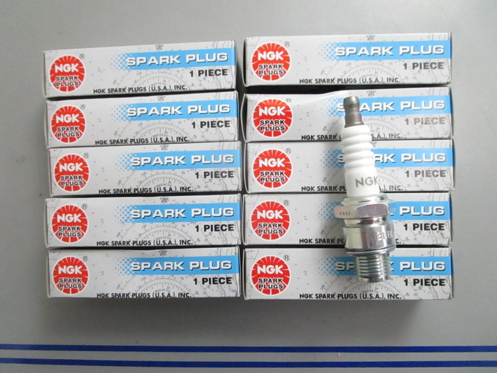 *NEW OEM* (LOT OF 10) 0820 Mercury Quicksilver NGK Spark Plug 33-13686Q BU8H