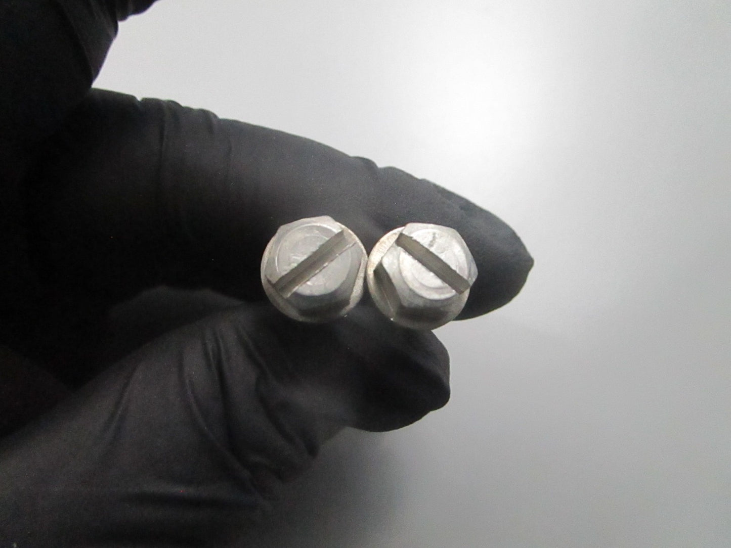 *NEW OEM* (LOT OF 2) 0810 OMC Johnson Evinrude Screw 334219 0334219