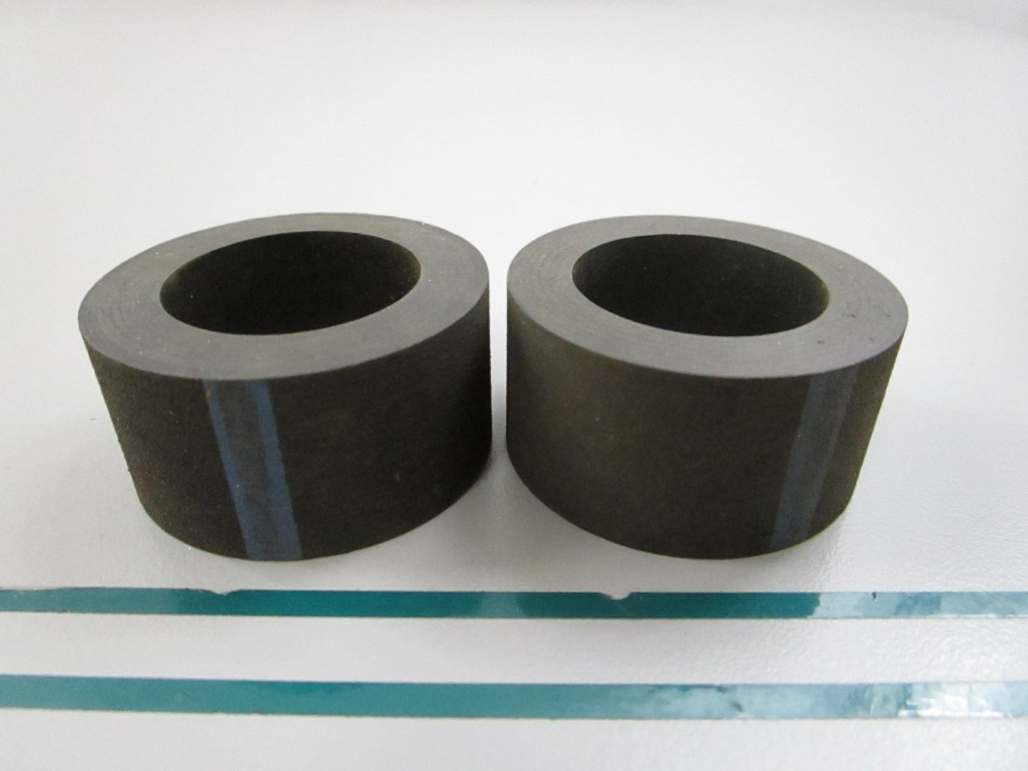 NEW OEM (LOT OF 2) 315305 0315305 OMC Johnson Evinrude Cushion 0810