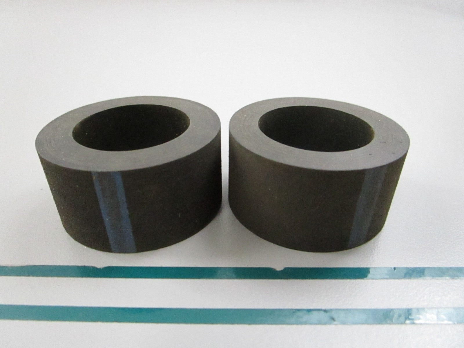 NEW OEM (LOT OF 2) 315305 0315305 OMC Johnson Evinrude Cushion 0810