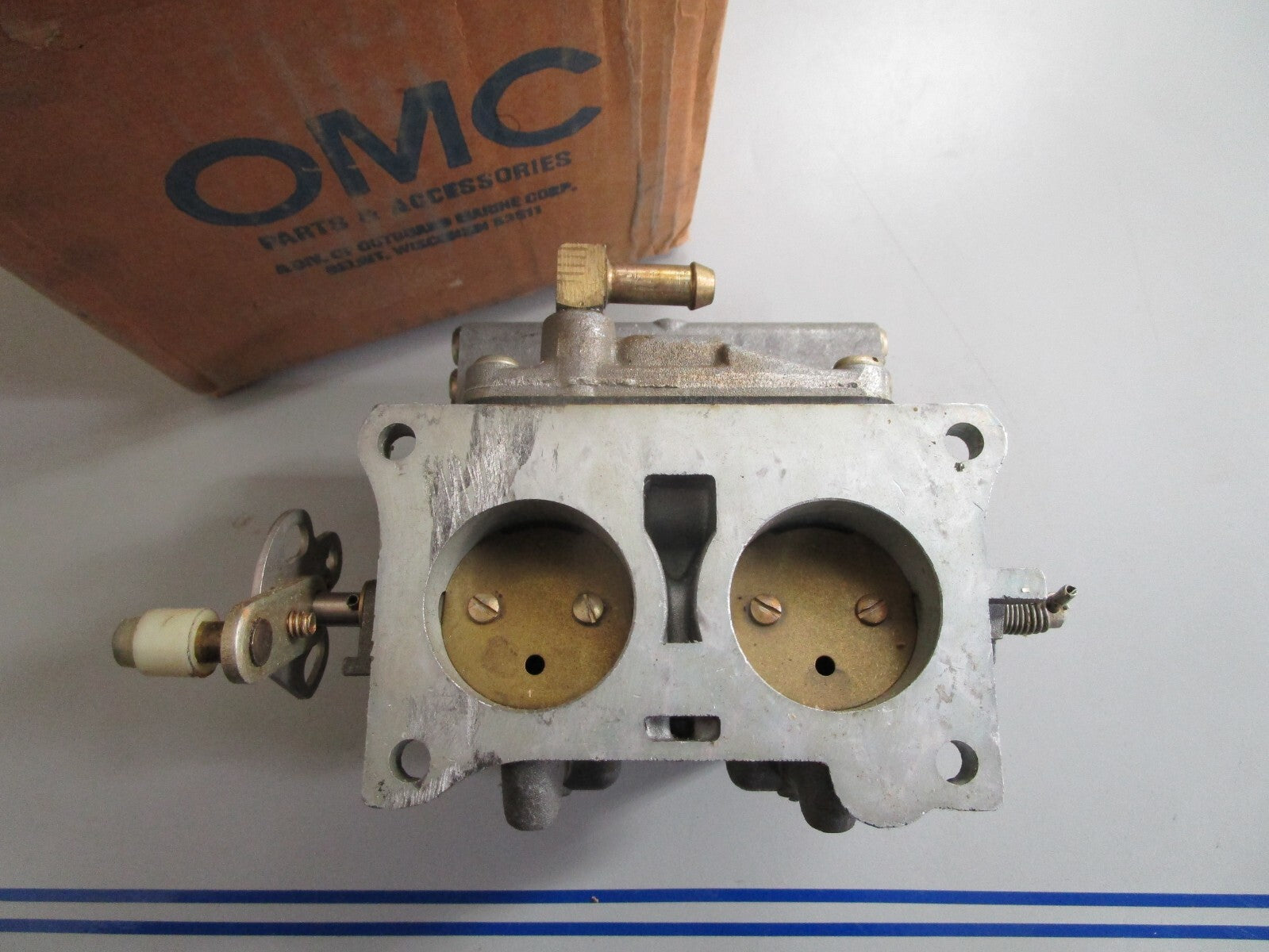 *NEW OEM* 0820 OMC Johnson Evinrude 80' 81' 150 200HP Center Carburetor 390402