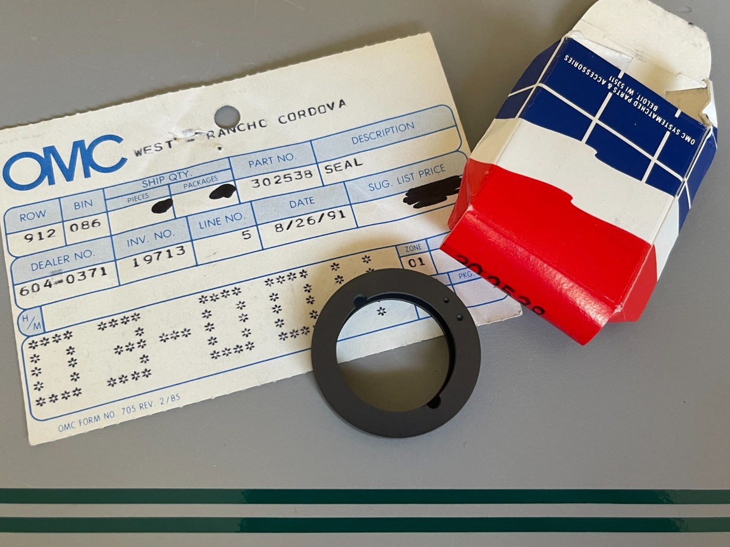 NEW OEM 302538 0302538 OMC Johnson Evinrude Seal 0810