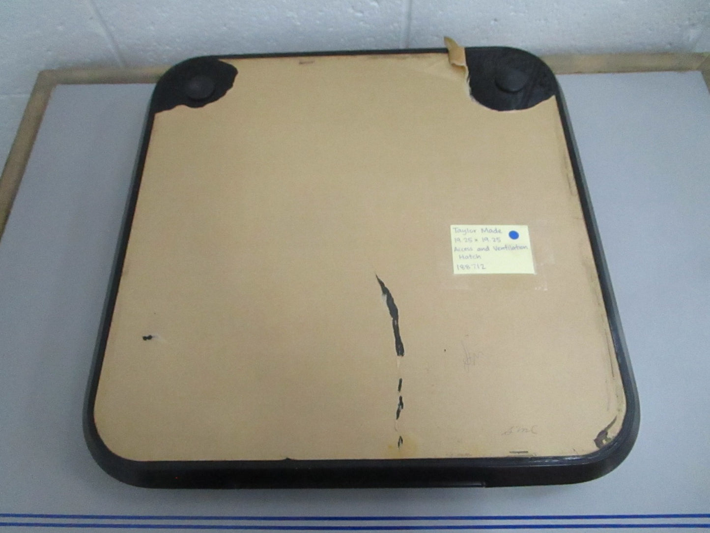 *NEW OEM* 0820 Taylor Made 19.25×19.25 Access and Ventilation Hatch 188712