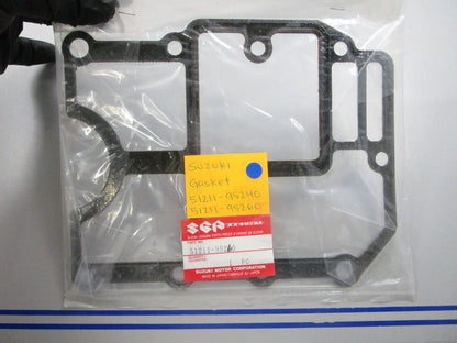 NEW OEM 51211-95240 51211-95260 Suzuki Gasket 0810
