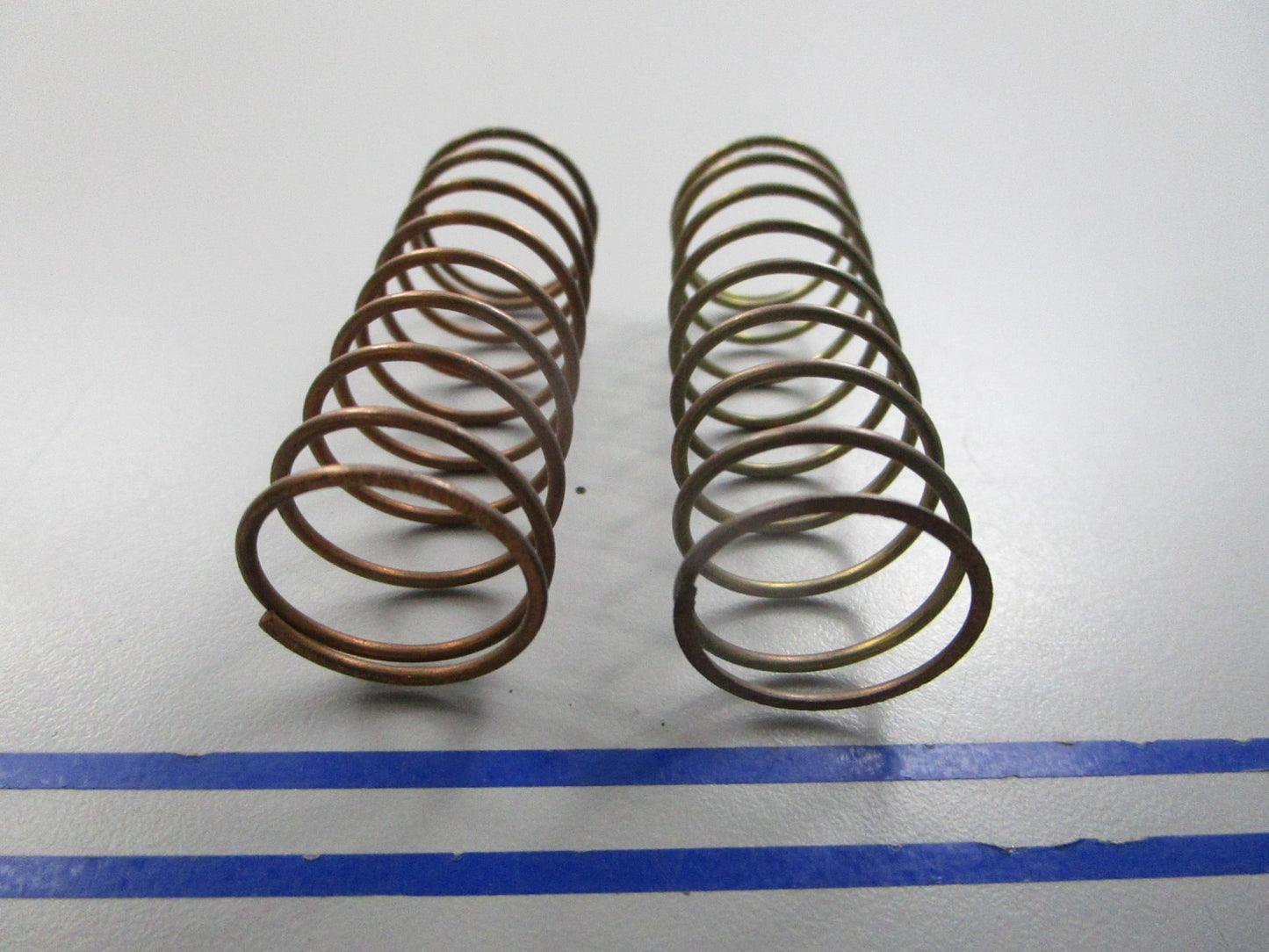 NEW OEM (LOT OF 2) 304499 0304499 OMC Johnson Evinrude Spring 0810