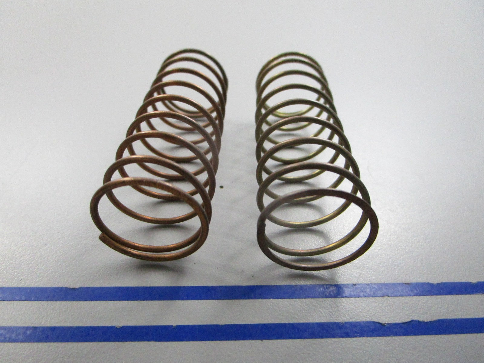 NEW OEM (LOT OF 2) 304499 0304499 OMC Johnson Evinrude Spring 0810