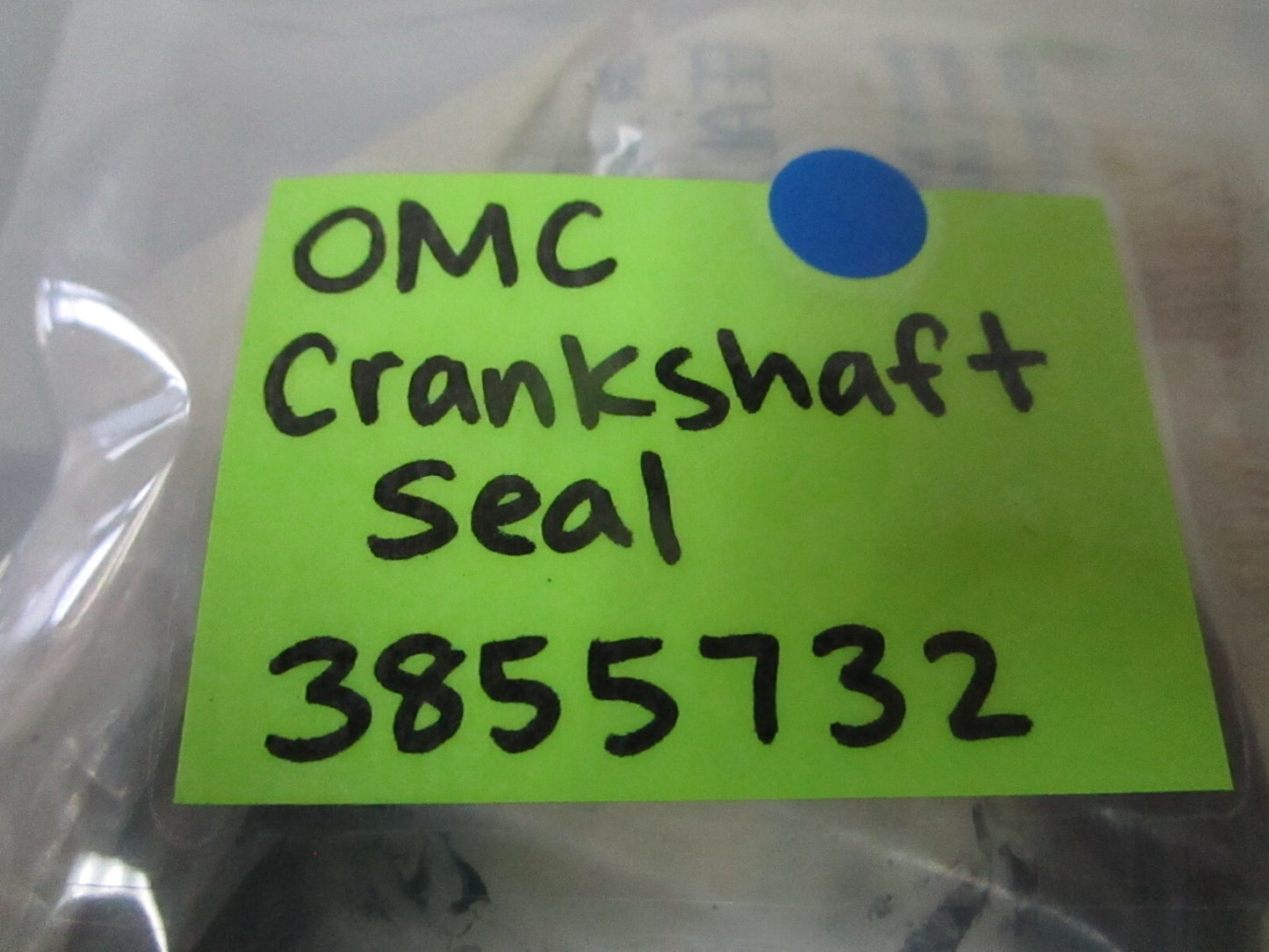 *NEW OEM* 0810 OMC Johnson Evinrude Crankshaft Seal 3855732