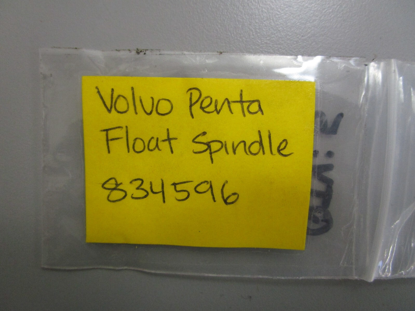 *NEW OEM* 0810 Volvo Penta Float Spindle 834596