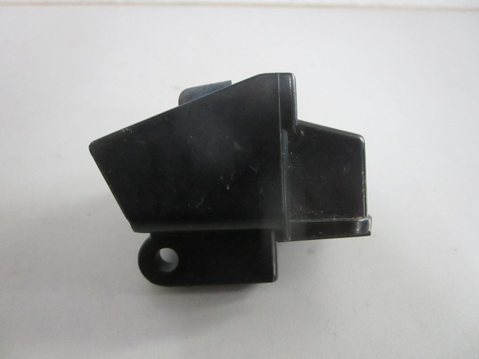 NEW OEM 435818 0435818 OMC Johnson Evinrude Latch 0820