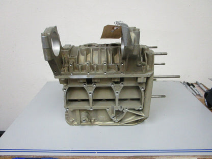 *NEW OEM* 0720 Mercury 65hp Cylinder Crankcase 961-5887 869-6005A3