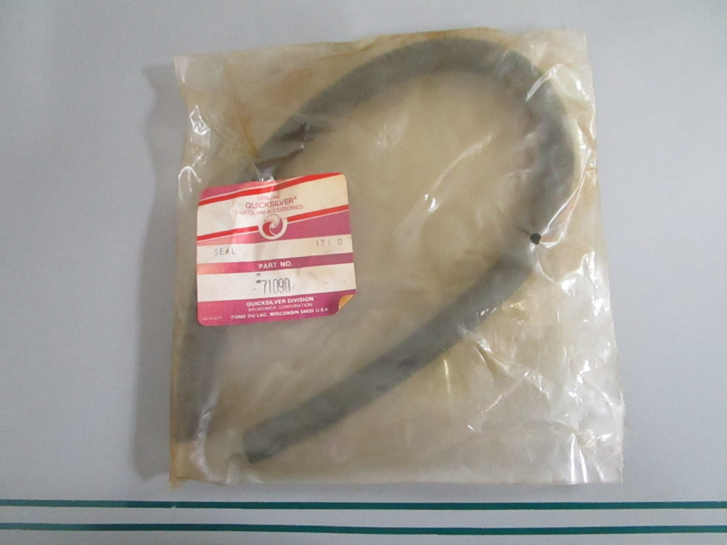 NEW OEM 71090 Mercury Quicksilver Seal 0820