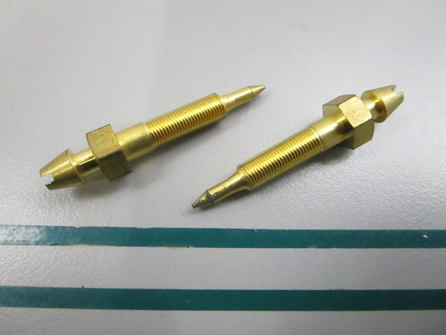 NEW OEM (LOT OF 2) 3302-9052 Mercury Quicksilver Screw 0810