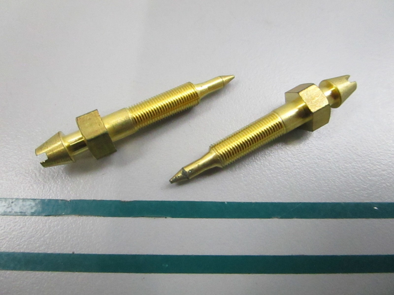 NEW OEM (LOT OF 2) 3302-9052 Mercury Quicksilver Screw 0810