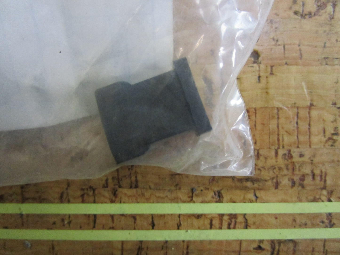 *NEW OEM* 0810 OMC Johnson Evinrude Grommet 353319 0353319