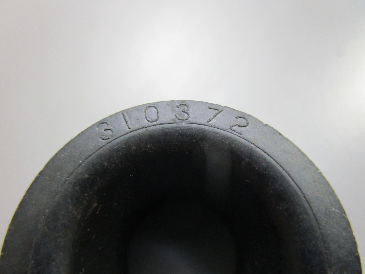 *NEW OEM* (LOT OF 2) 0810 OMC Johnson Evinrude Rubber Grommet 310372 0310372