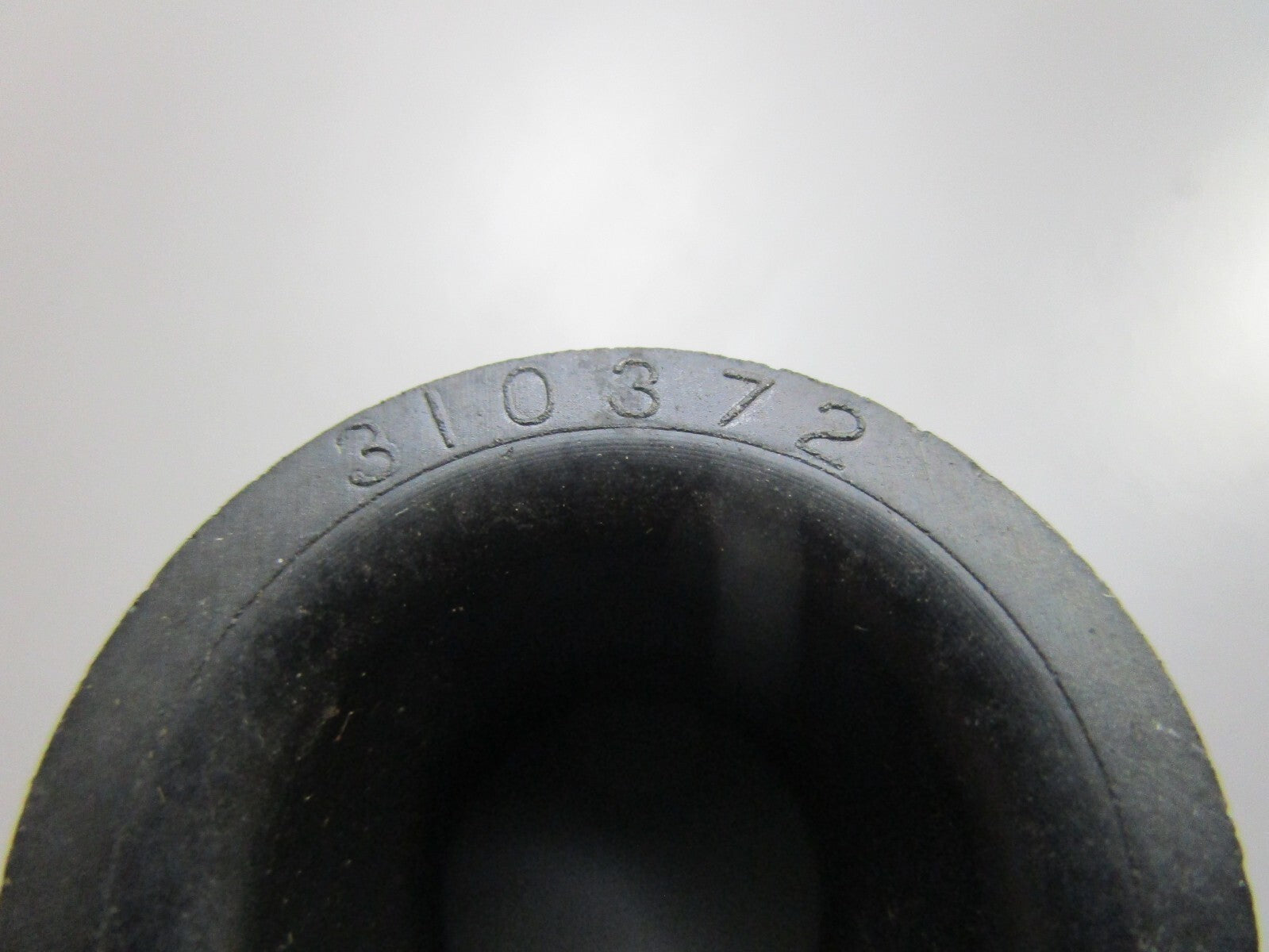 *NEW OEM* (LOT OF 2) 0810 OMC Johnson Evinrude Rubber Grommet 310372 0310372