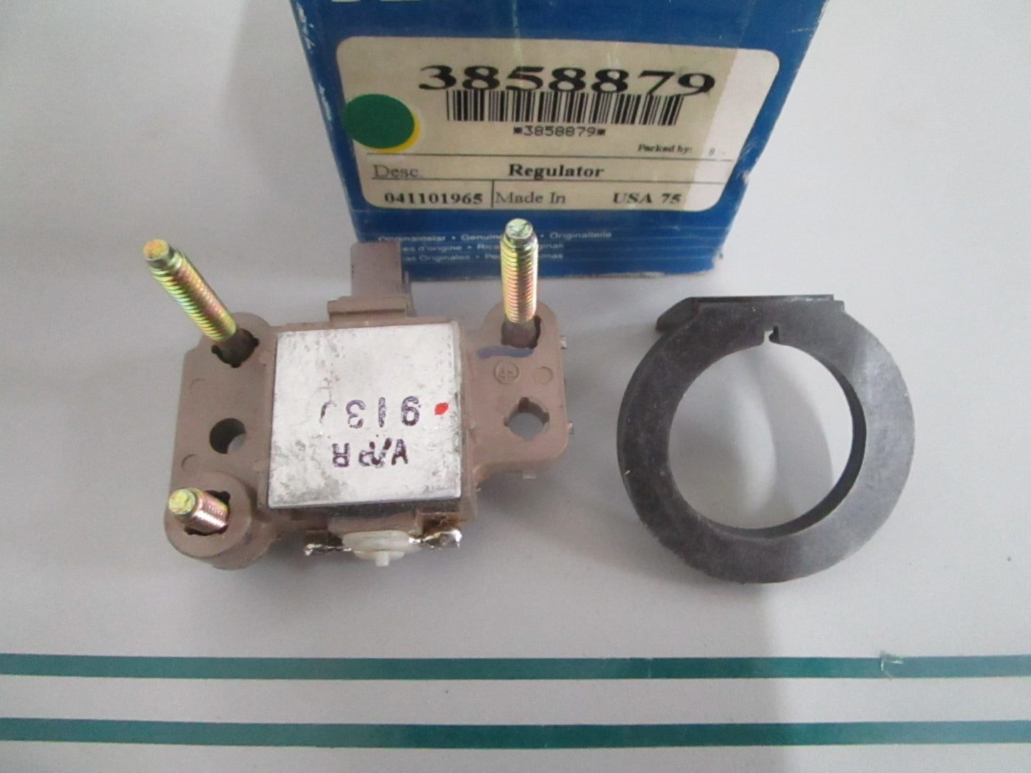 Volvo Penta 3858879 Voltage Regulator OMC Marine Inboard NOS NEW OEM 0820