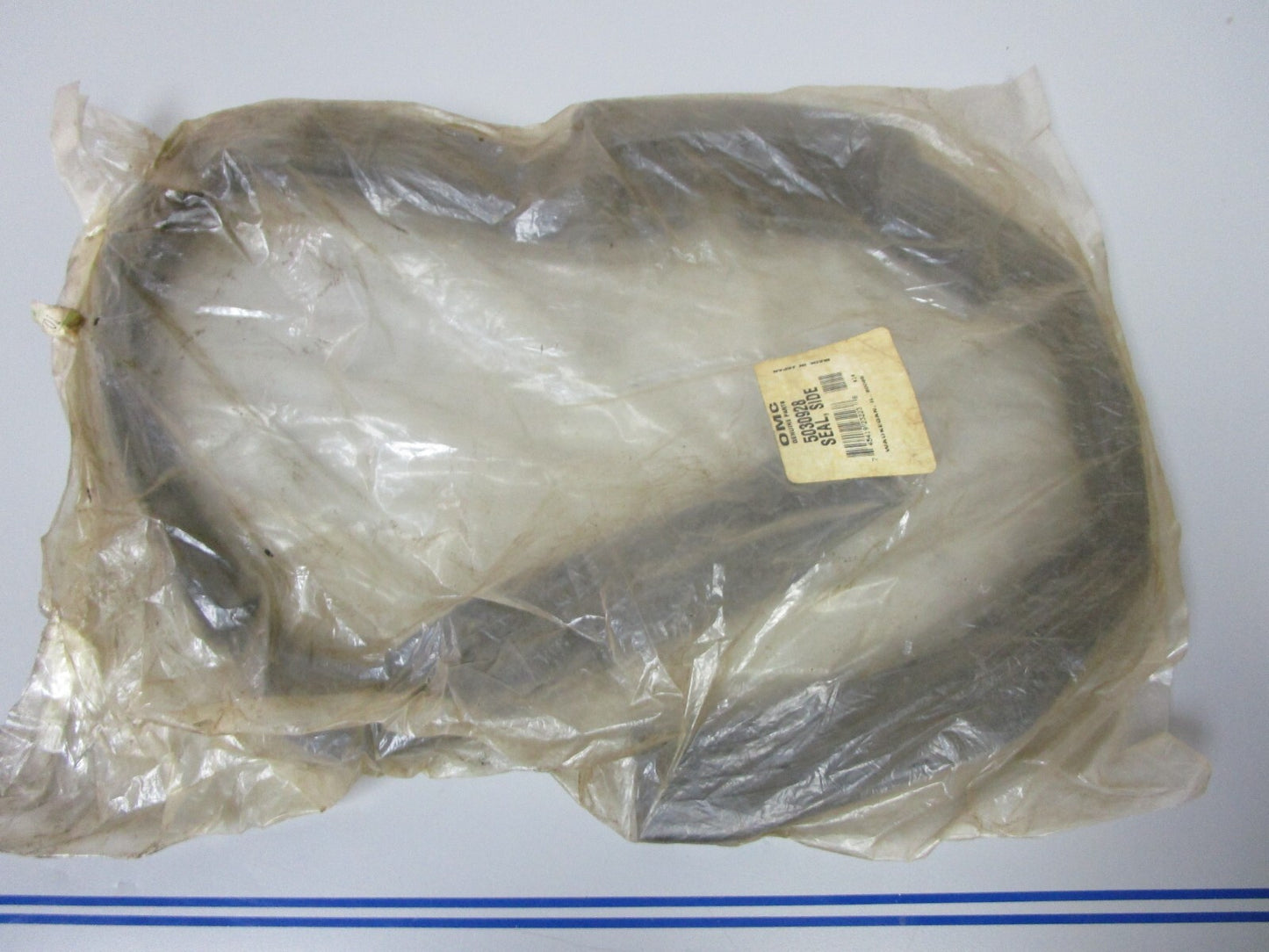 *NEW OEM* 0810 OMC Johnson Evinrude Side Cover Seal 5030928