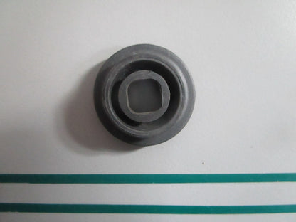 NEW OEM 204457 0204457 OMC Johnson Evinrude Grommet 0820
