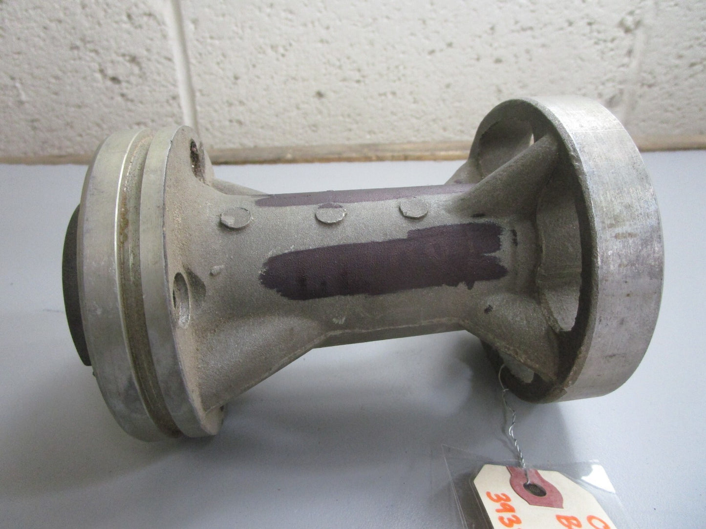 *NEW OEM* 0820 OMC Johnson Evinrude Bearing Housing Assy 393717 316541