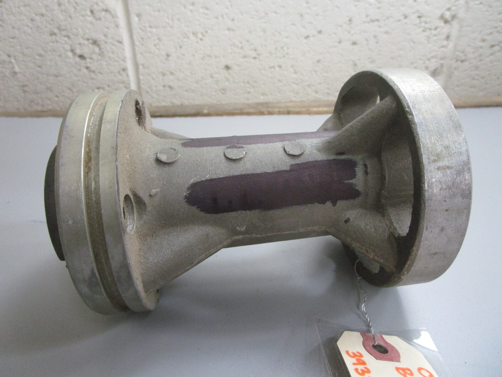 *NEW OEM* 0820 OMC Johnson Evinrude Bearing Housing Assy 393717 316541