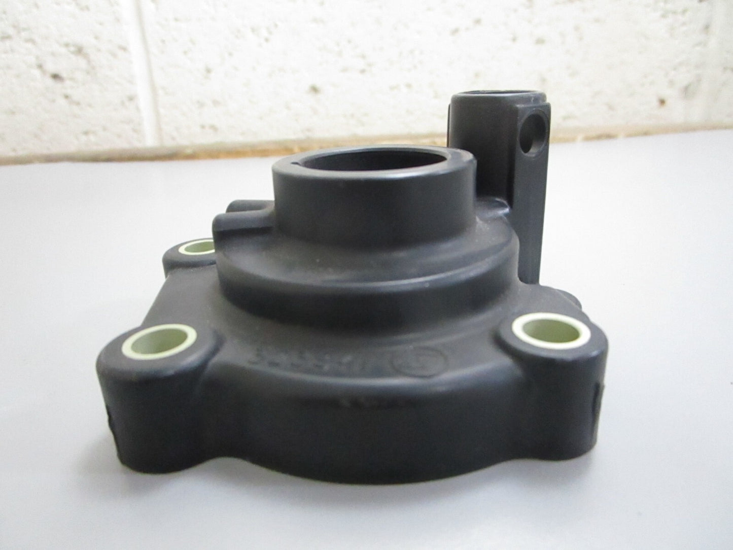 *NEW OEM* 0820 OMC Johnson Evinrude Impeller Housing 323941 0323941