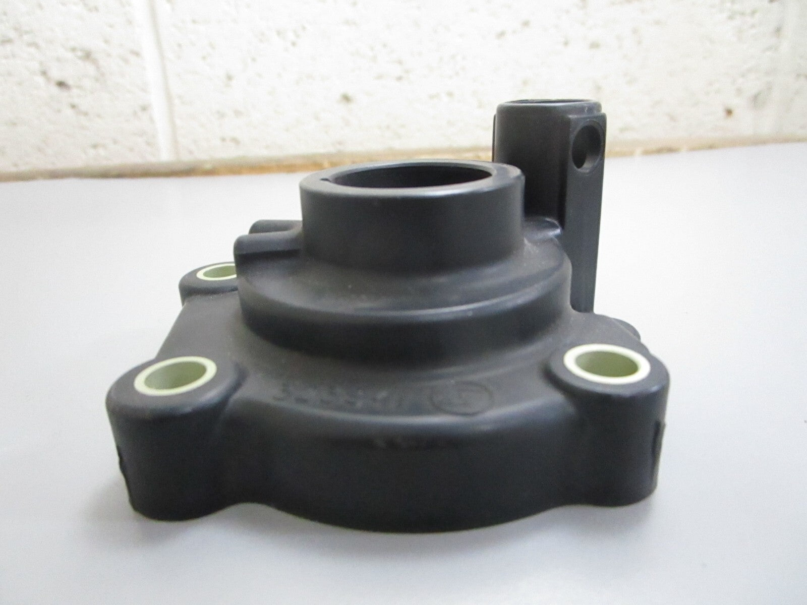 *NEW OEM* 0820 OMC Johnson Evinrude Impeller Housing 323941 0323941