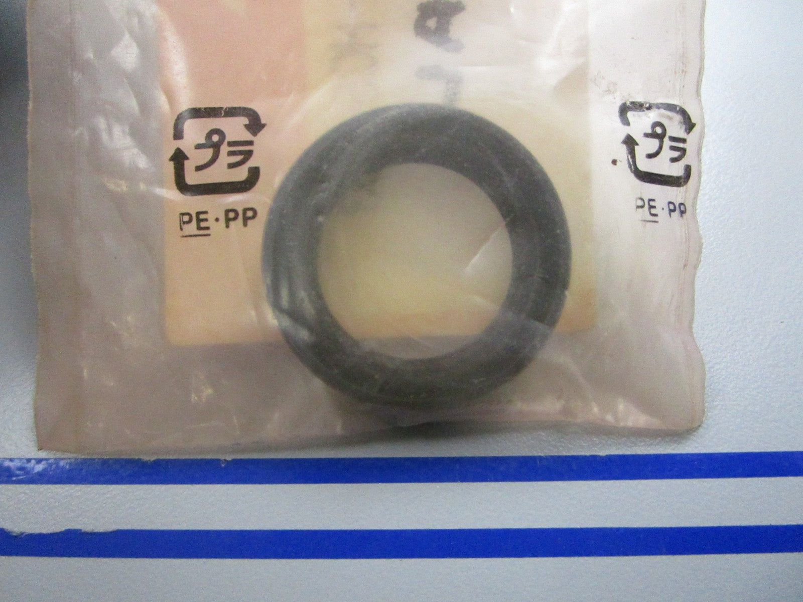 *NEW OEM* 0810 Honda Seal 91201-HC5-003