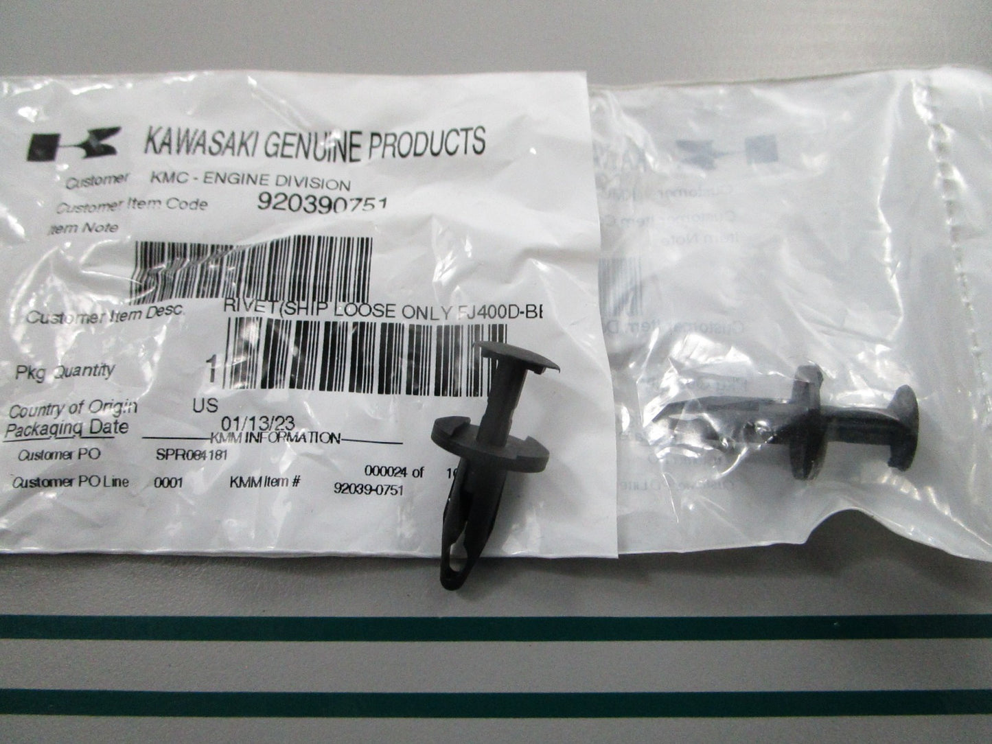 NEW OEM (LOT OF 2) 920390751 Kawasaki Rivet 0810