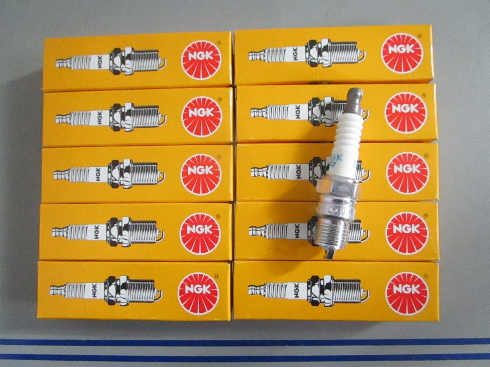*NEW OEM* (LOT OF 10) 0820 NGK Spark Plug BPR6FS