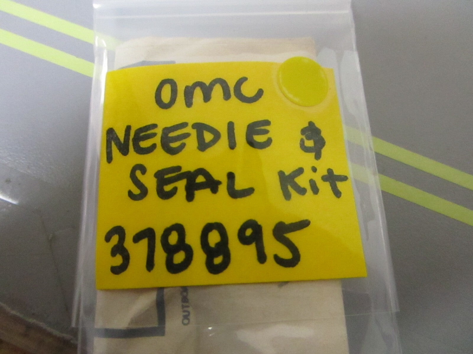 *NEW OEM* 0810 OMC Johnson Evinrude Needle & Seal Kit 378895 0378895