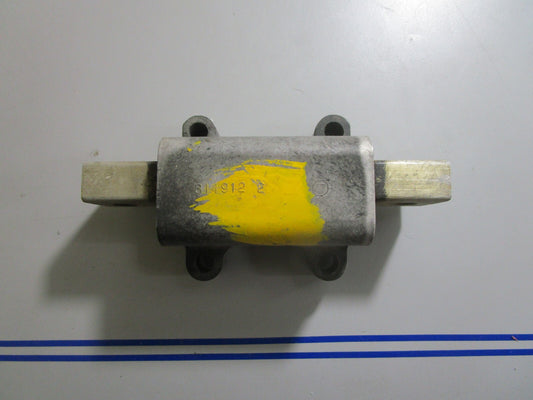 *NEW OEM* 0810 OMC Johnson Evinrude Upper Rubber Mount 384473 0384473