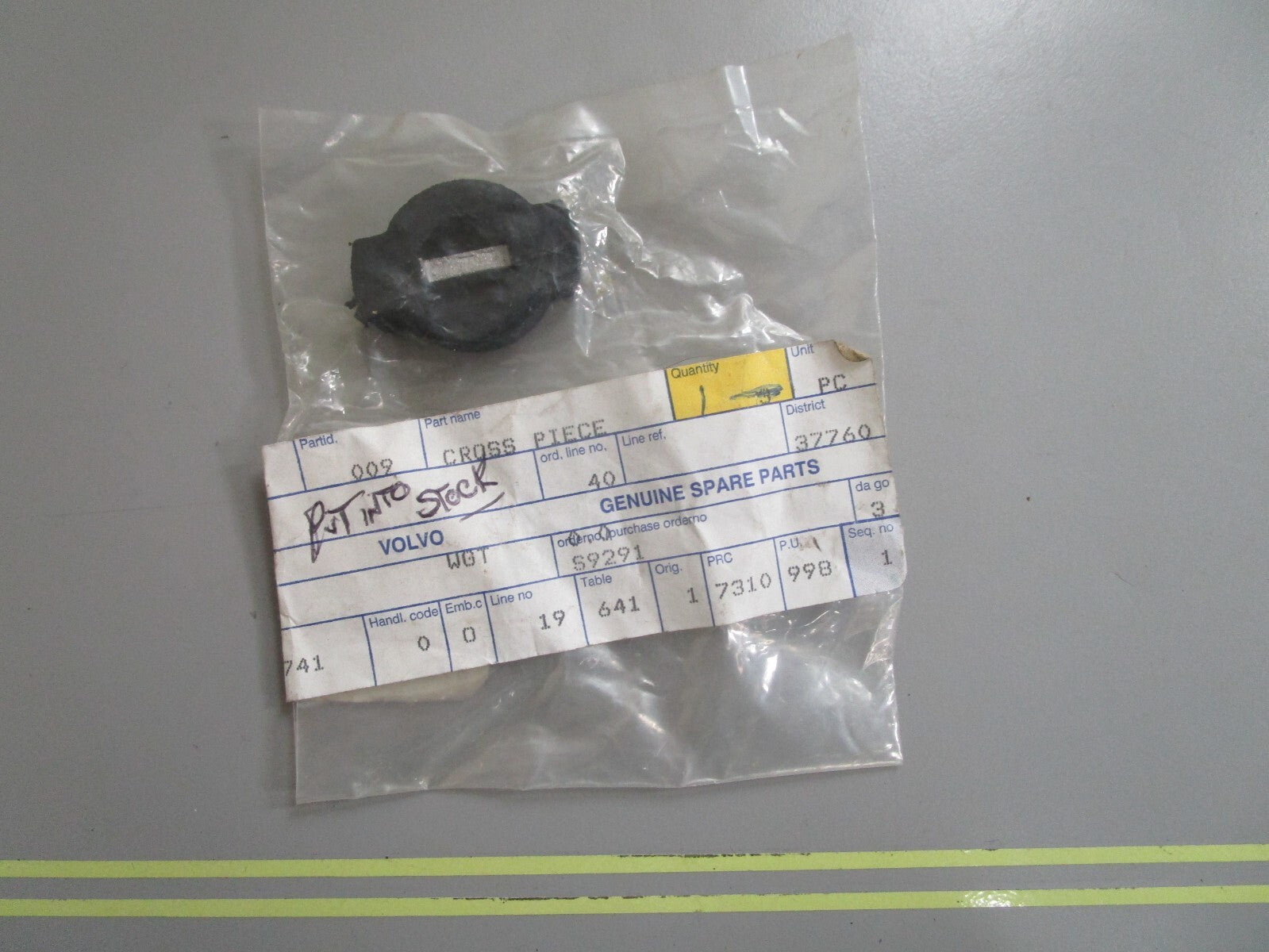 *NEW OEM* 0810 Volvo Penta Cross Piece 831009