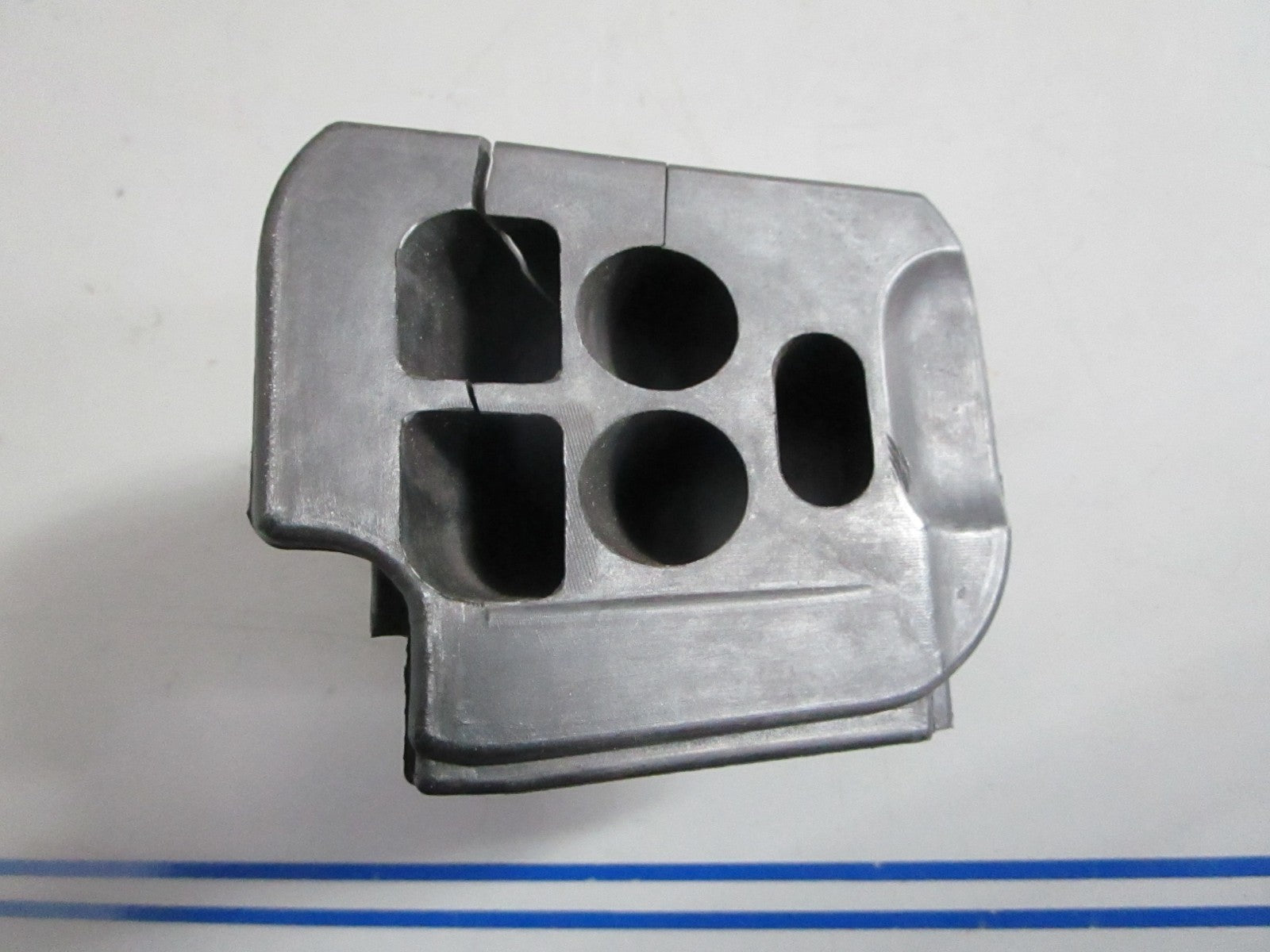 NEW OEM 351376 0351376 OMC Johnson Evinrude Grommet 0820