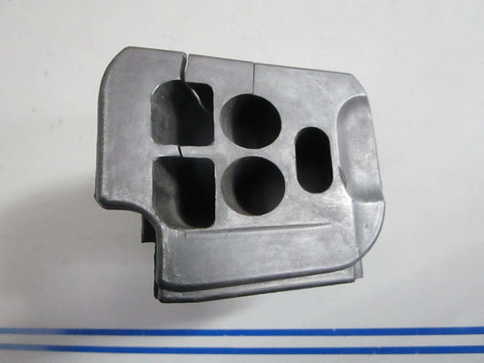 NEW OEM 351376 0351376 OMC Johnson Evinrude Grommet 0820