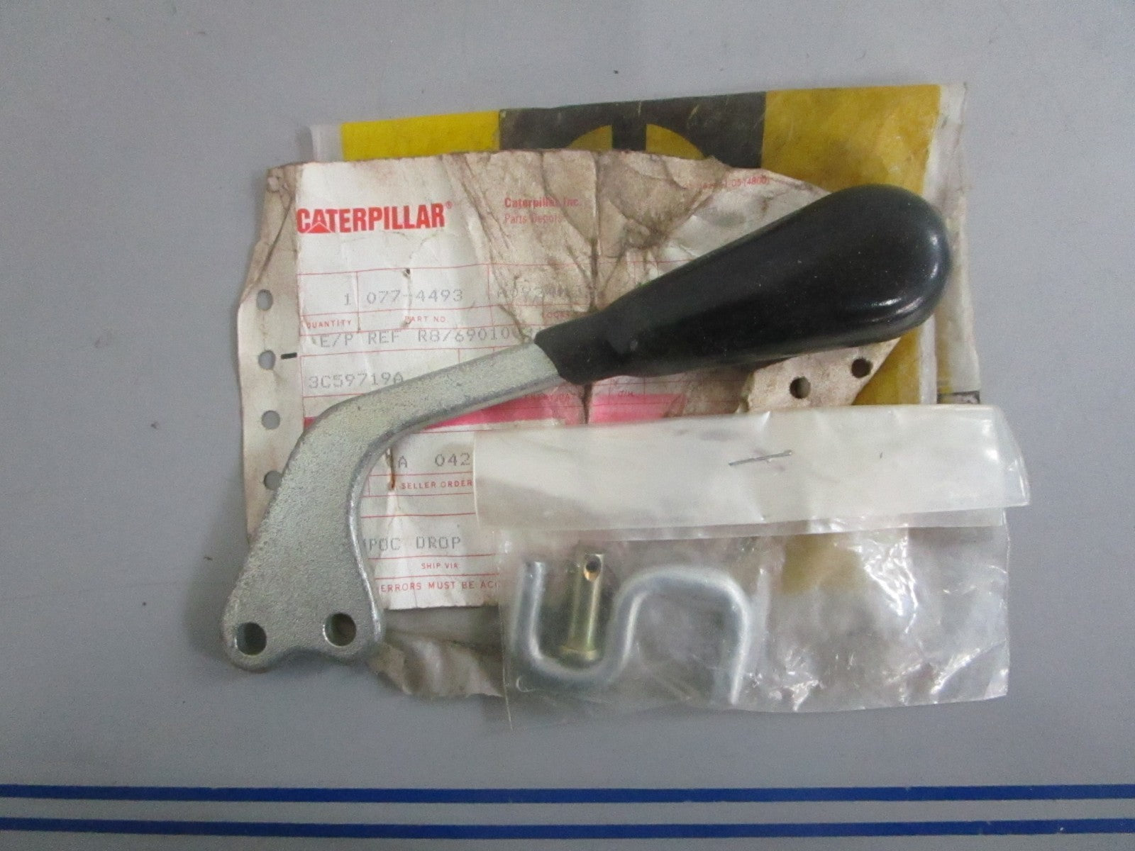 NEW OEM 077-4493 CAT Bracket Kit 0820