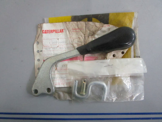 NEW OEM 077-4493 CAT Bracket Kit 0820
