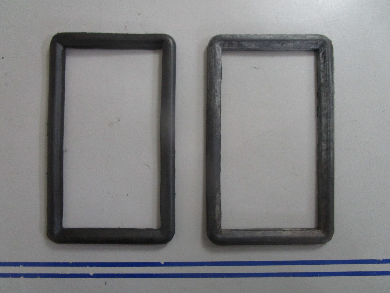 *NEW OEM* (LOT OF 2) 0810 Volvo Penta Sealing Strip 831902-2