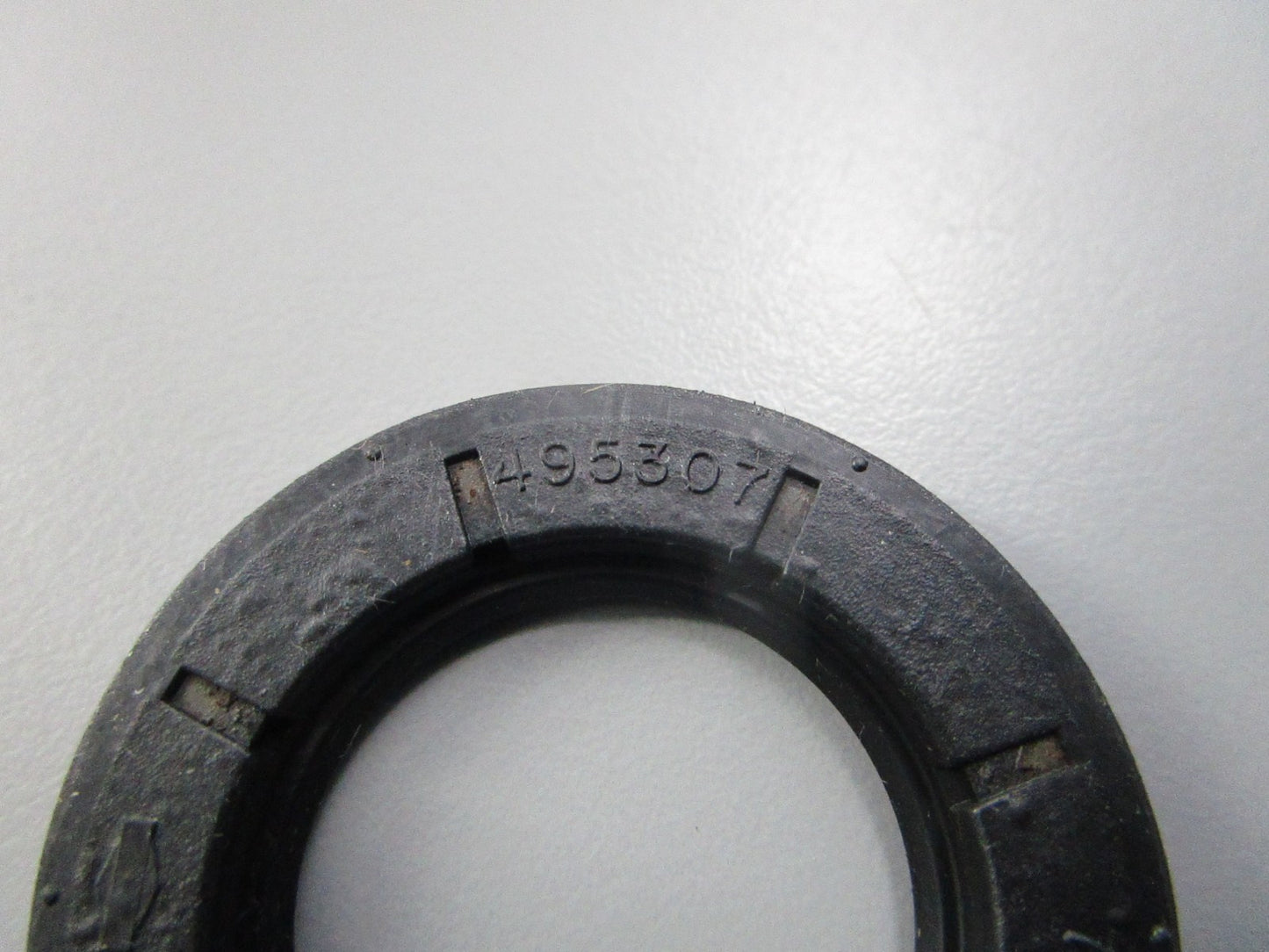 NEW OEM 495307S Briggs & Stratton Oil Seal 0810