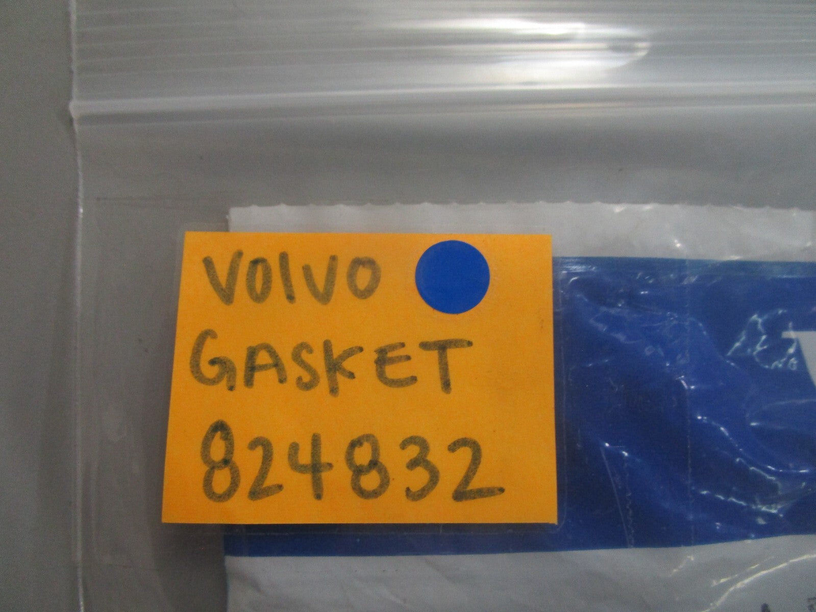 *NEW OEM* 0810 Volvo Penta Gasket 824832