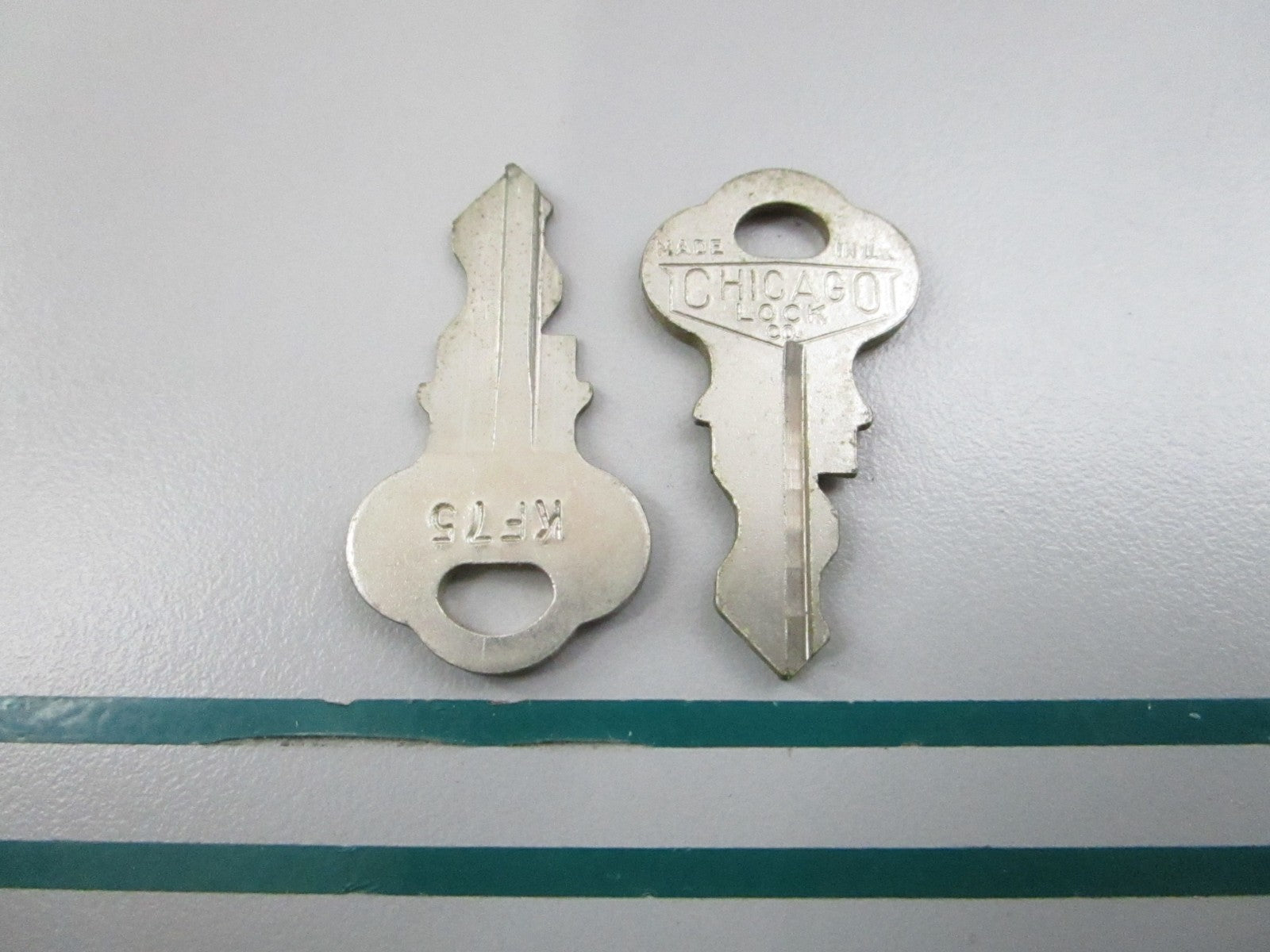 NEW OEM (LOT OF 2) 501590 0501590 OMC Johnson Evinrude KF75 Ignition Key 0810