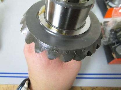 *NEW OEM* 0720 OMC Johnson Evinrude Ball Gear Shaft & Pinion Ay 982244 0982244