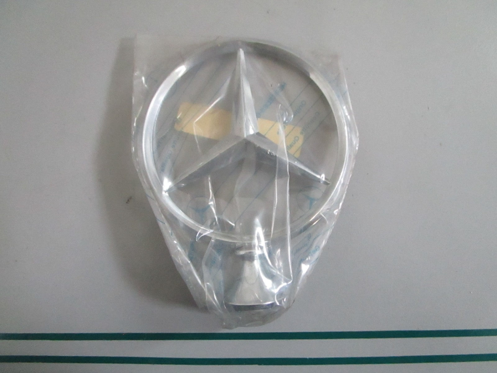 NEW OEM A1808880109 Mercedes-Benz Hood Ornament 0820