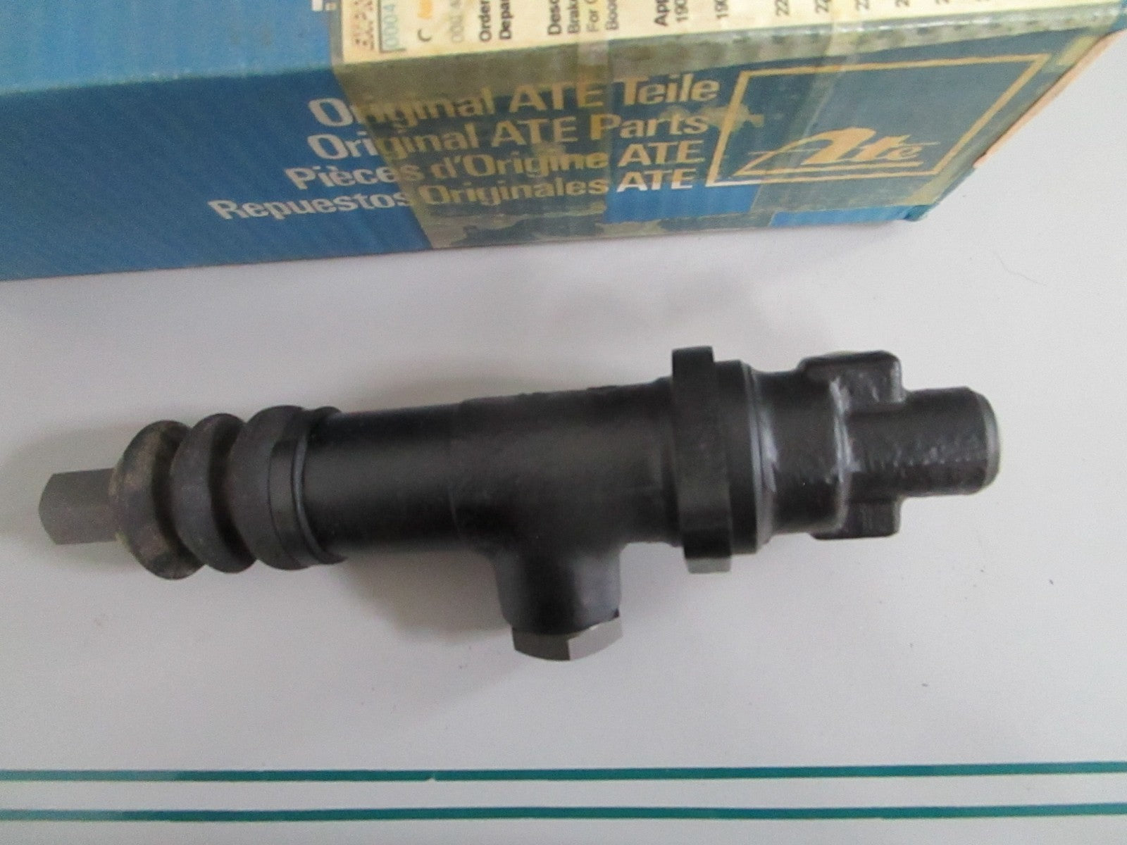 NEW OEM 0004307201 Mercedes-Benz Brake Master Cylinder 0820