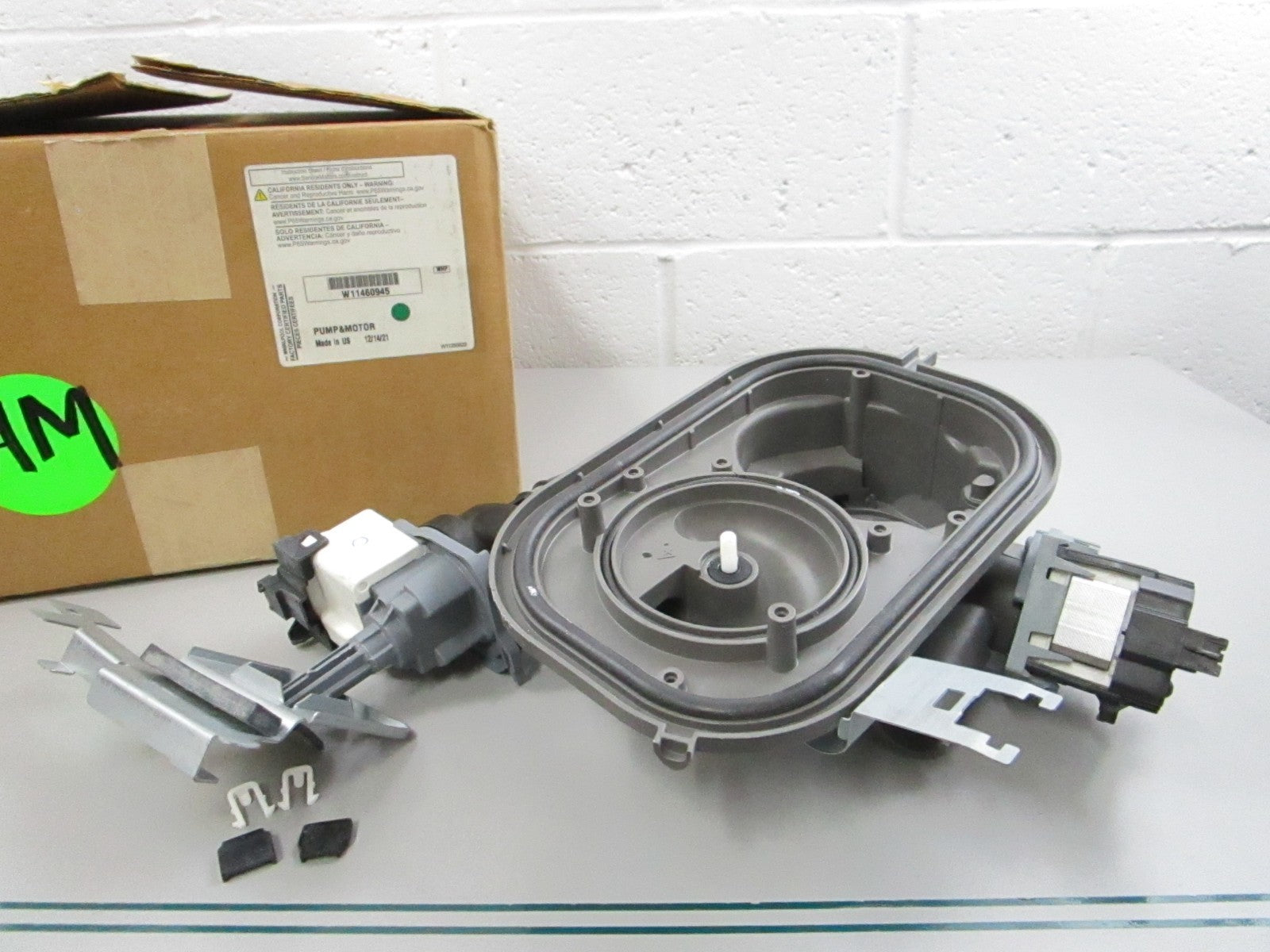 NEW OEM W11460945 Whirlpool Pump & Motor 0810