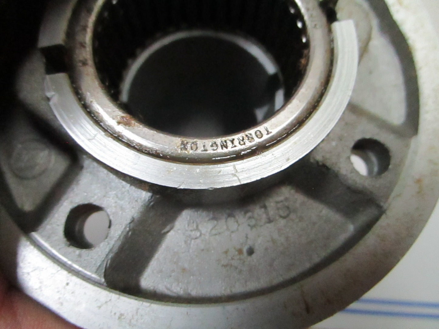 *NEW OEM* 0820 OMC Johnson Evinrude Bearing Carrier 387374 0387374
