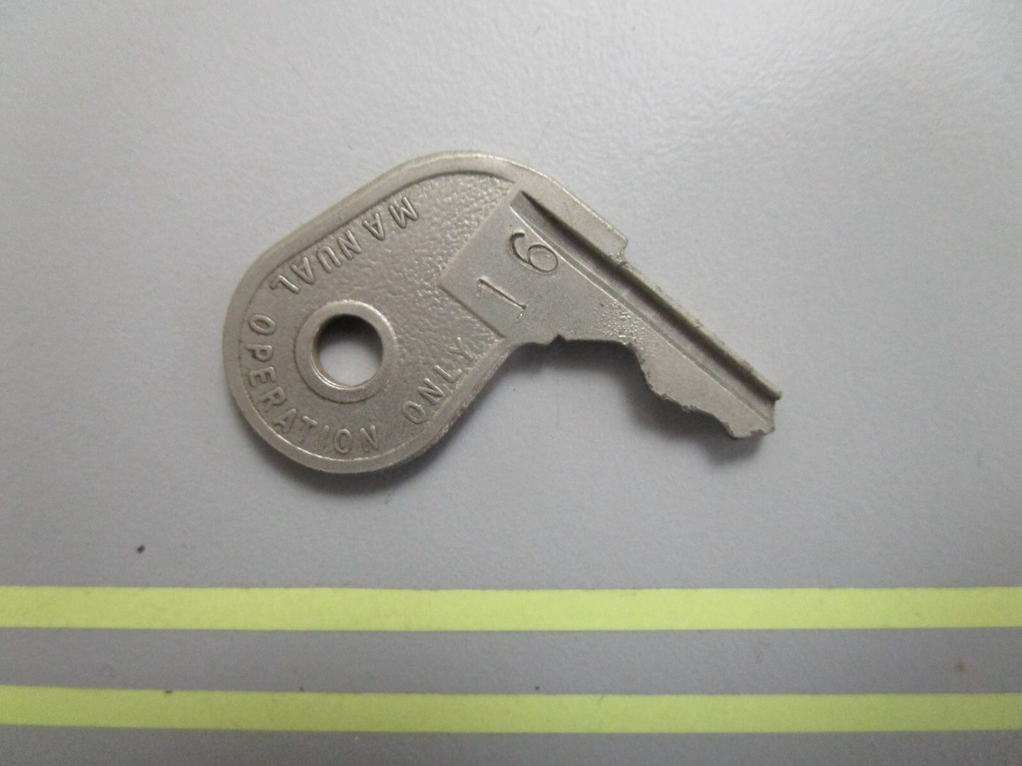 *NEW OEM* 0810 OMC Johnson Evinrude Ignition Key 73-16 501781 0501781